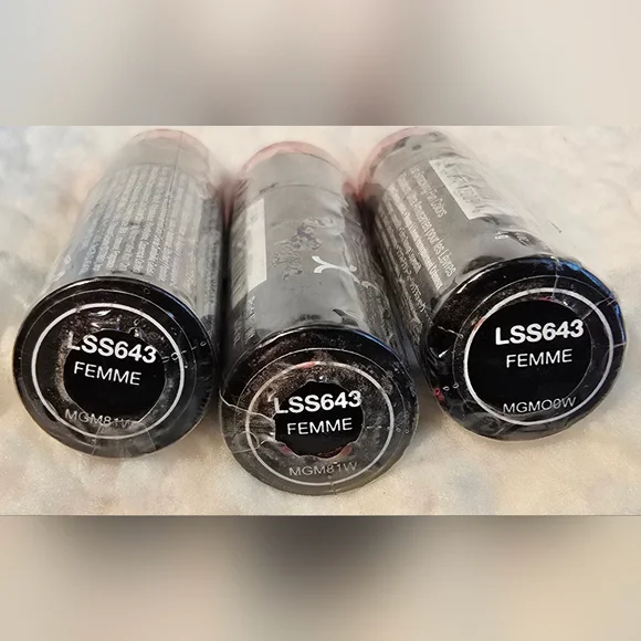 NYX Makeup, Kendall + Kylie Pouch With Makeup Accessories - Picture 11 of 14